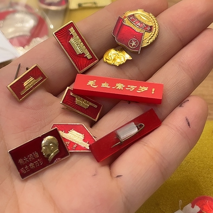 ~***~像章一一一高贵轻复古的