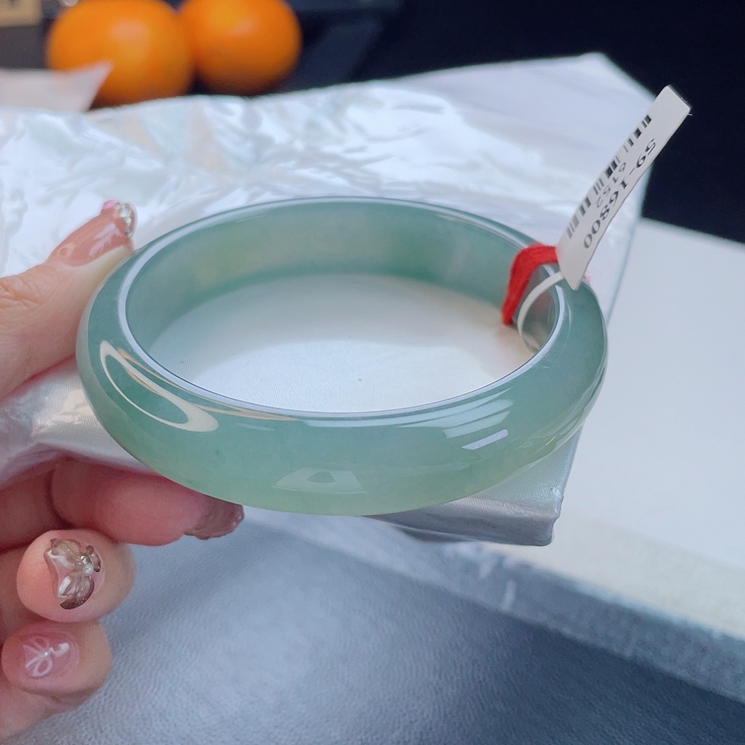 翡翠手镯未镶嵌翡翠