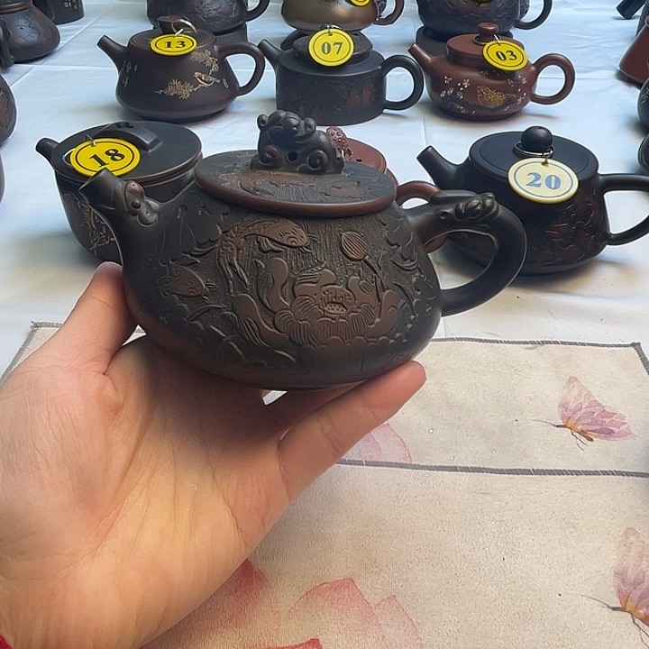 ←****→广西钦州坭兴陶茶壶