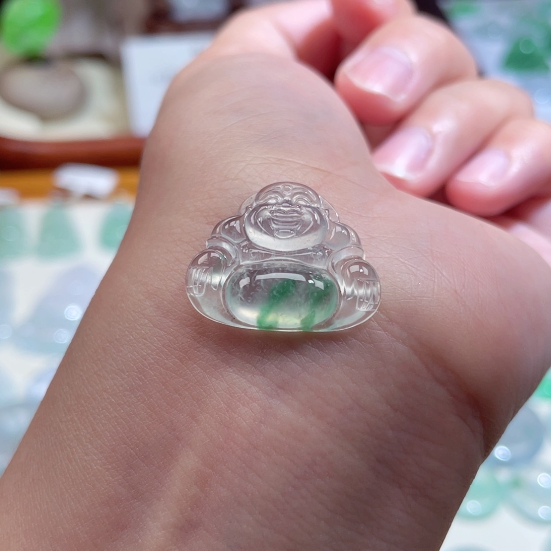 翡翠未镶嵌颈饰佛公