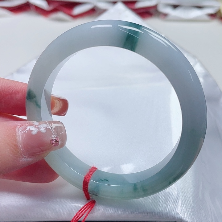 翡翠手镯未镶嵌缅甸