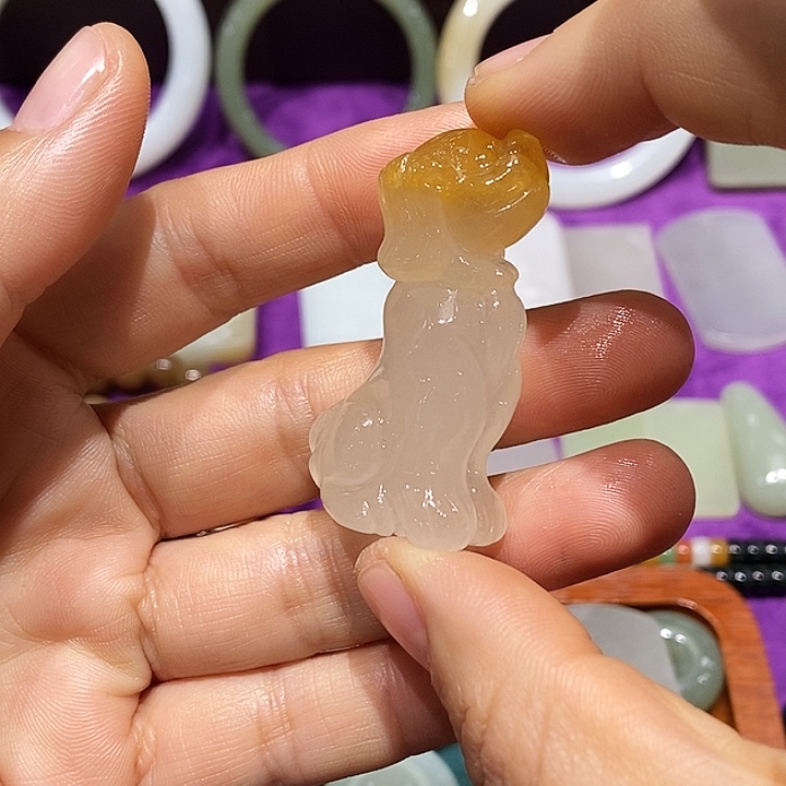 石英质玉未镶嵌颈饰