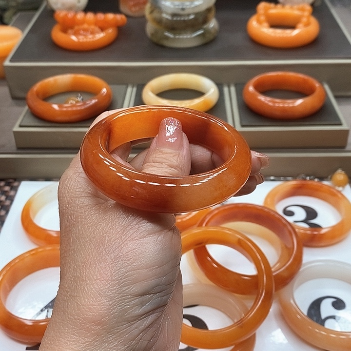 石英质玉（黄龙玉）未镶嵌手镯蔡*