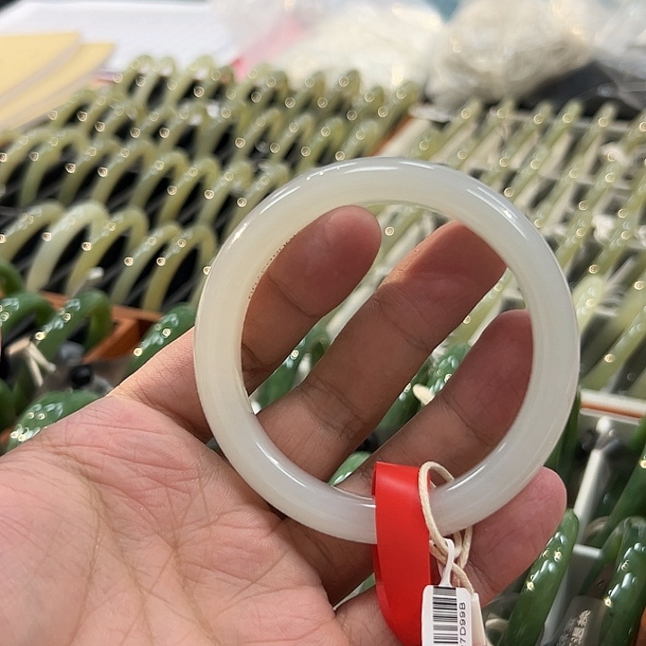 瑞***瑞未镶嵌手镯和田玉白玉手镯A0086
