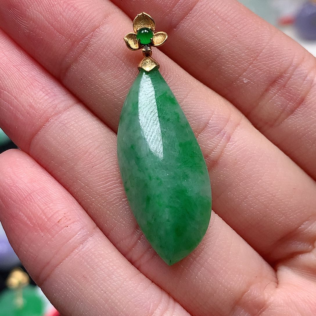 颈饰18K金镶嵌翡翠翡翠吊坠
