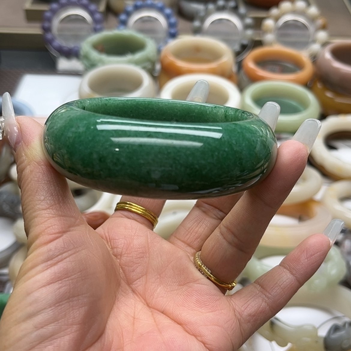 【闪购商品】石英质玉手镯未镶嵌纯天然佘太翠绿福利