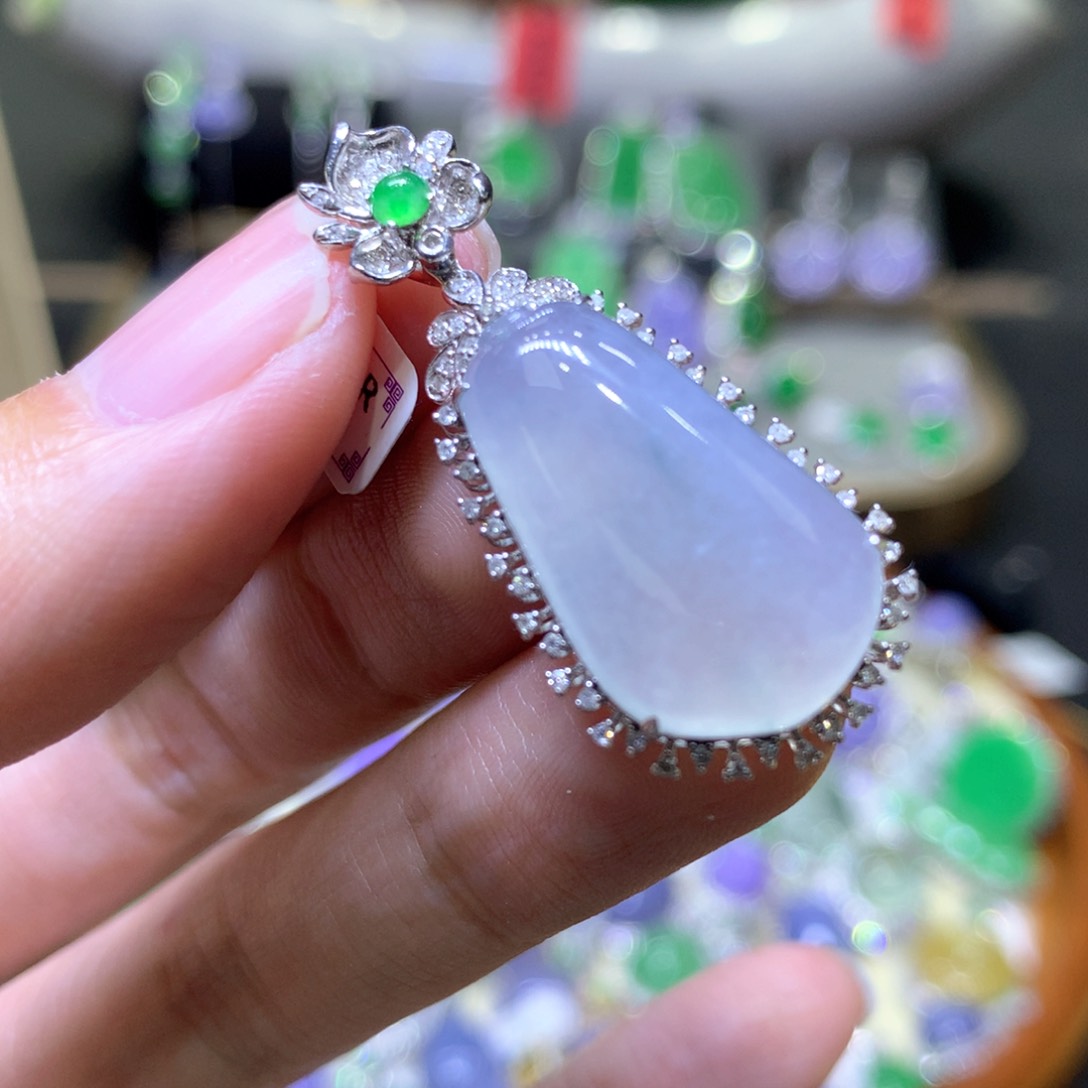 【闪购商品】翡翠颈饰18K金镶嵌翡翠吊坠项链