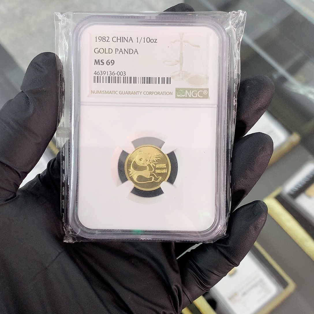 纯金1982年3.11克金猫69分