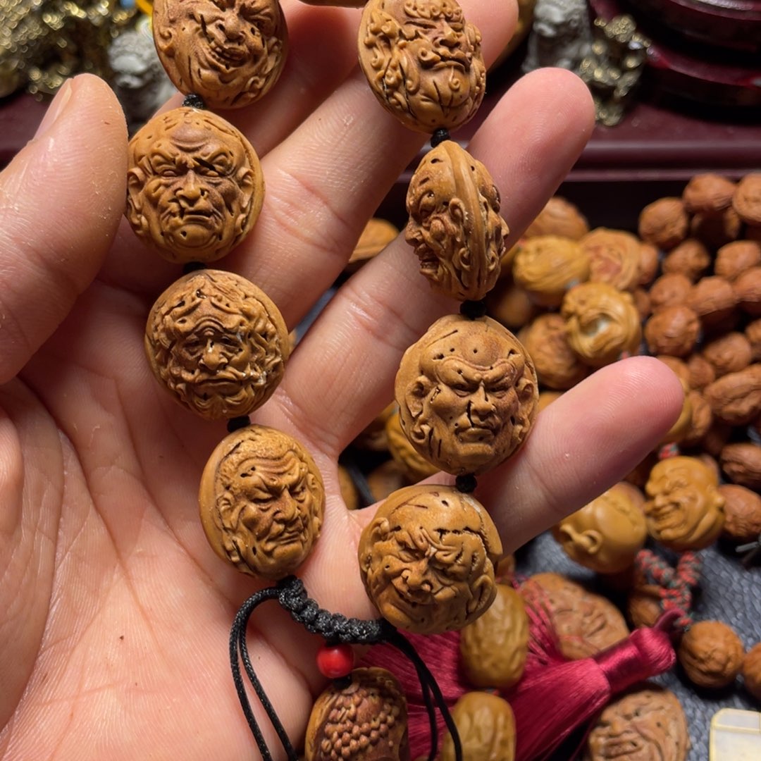 慢***李大桃核雕刻瑕疵罗汉
