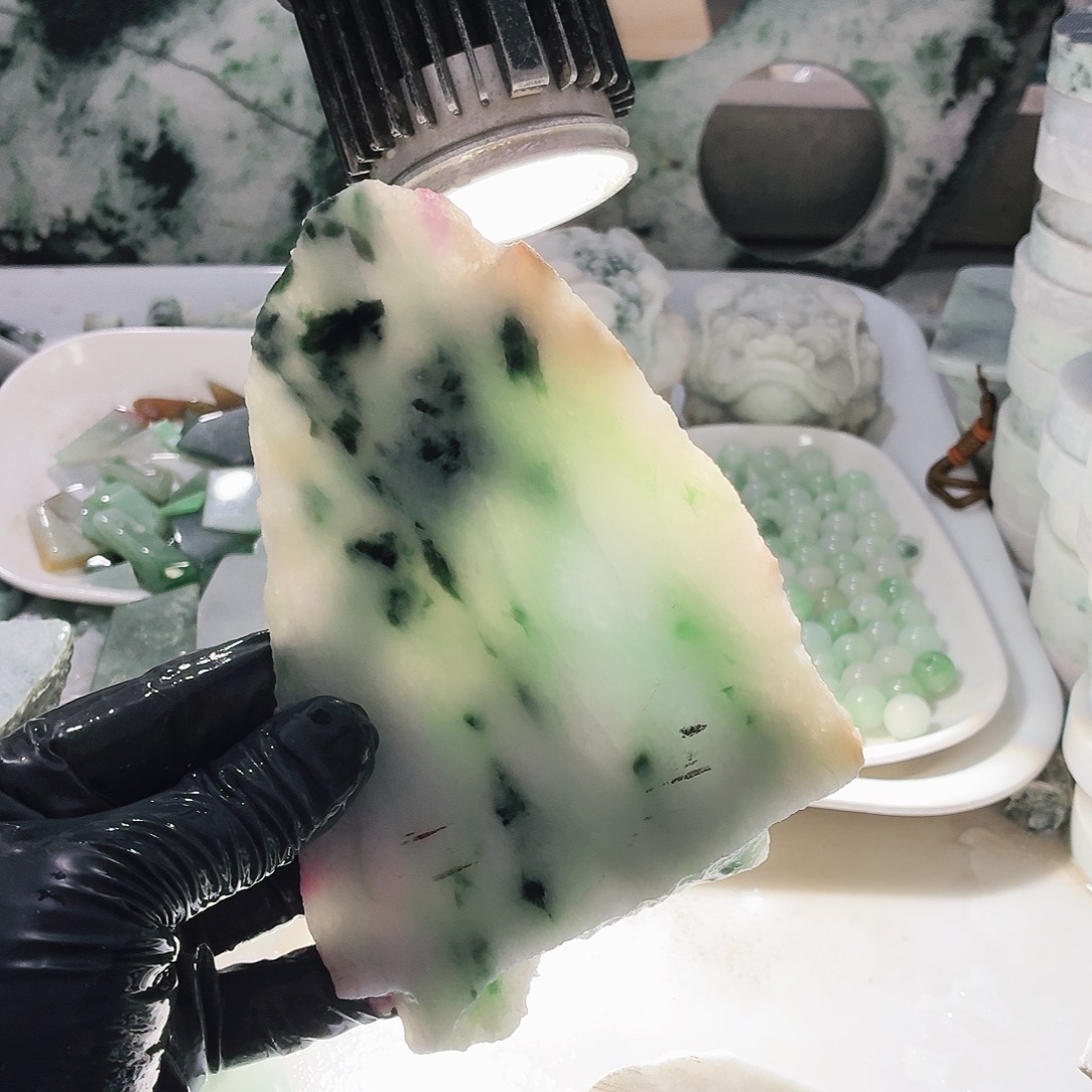 翡翠未镶嵌颈饰边角料