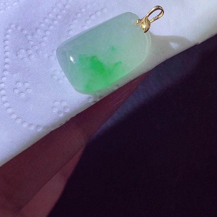 翡翠18K金镶嵌颈饰翡翠