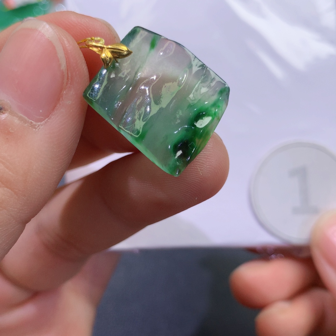 翡翠18K金镶嵌吊坠(不含链)