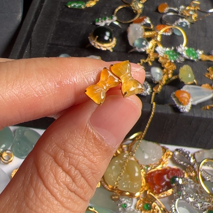 翡翠耳饰18K金镶嵌豆翡翠吊坠项链