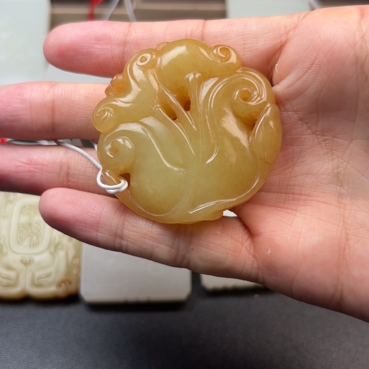 恒***星和田玉未镶嵌挂件