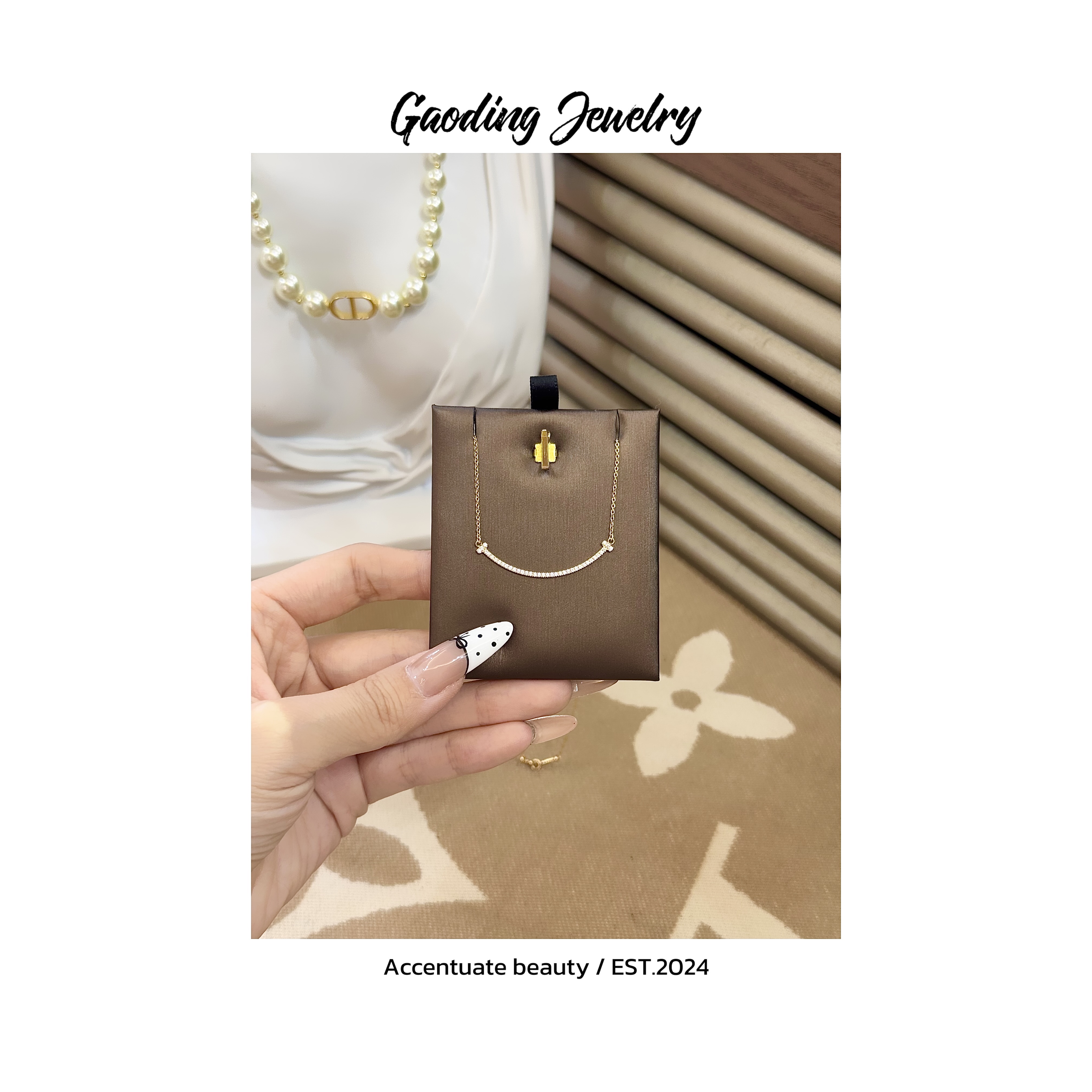 《梵克宝》 围巾 T25满钻微笑 围巾 中号 大号气质百搭简约金色带钻