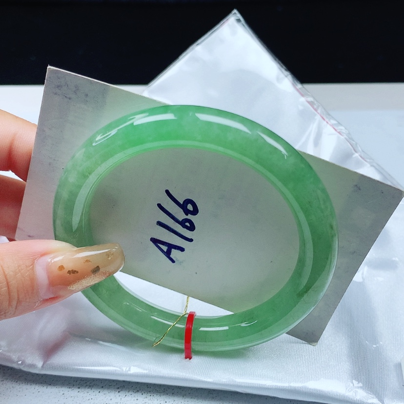 【闪购商品】翡翠手镯未镶嵌 圆条54+