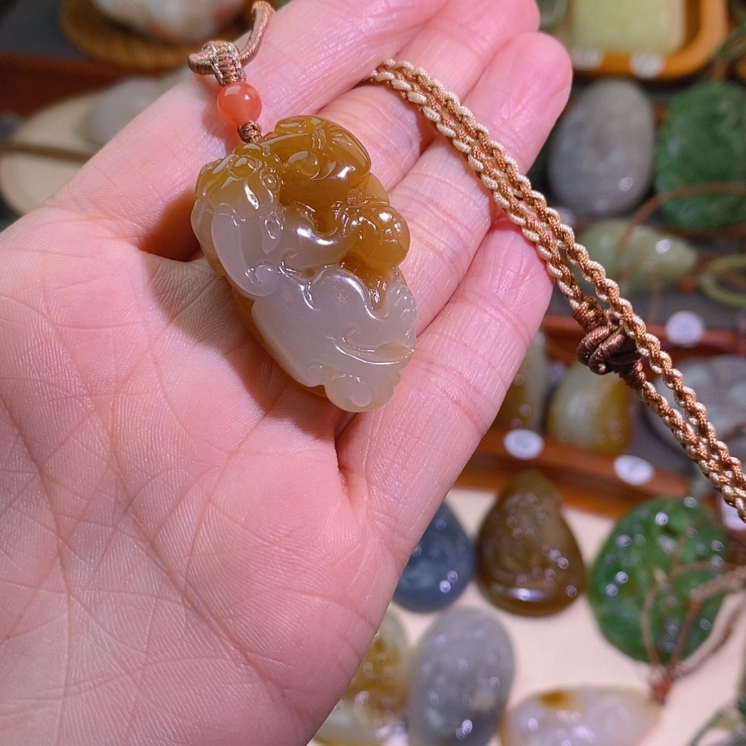 和田玉颈饰未镶嵌娜*