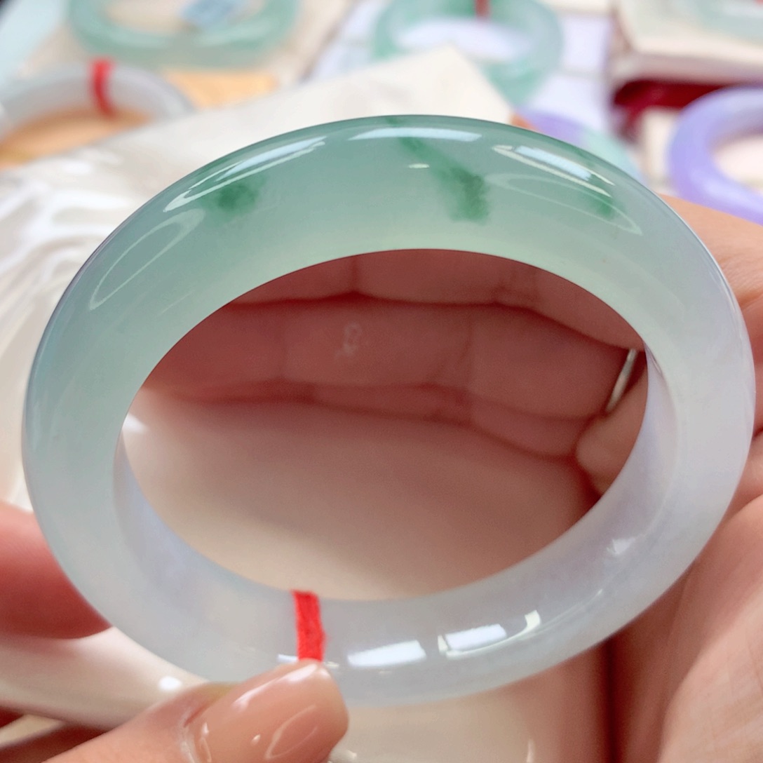 翡翠手镯未镶嵌师妹