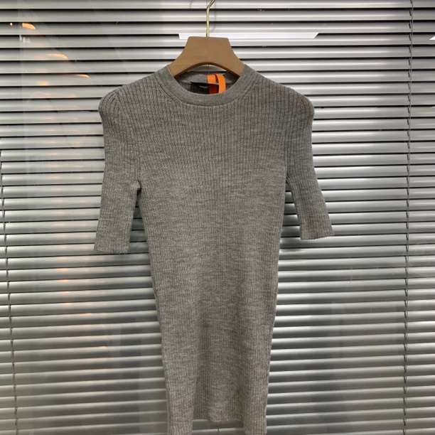 99新 Prada/普拉达 灰色针织短袖/36码/D01934