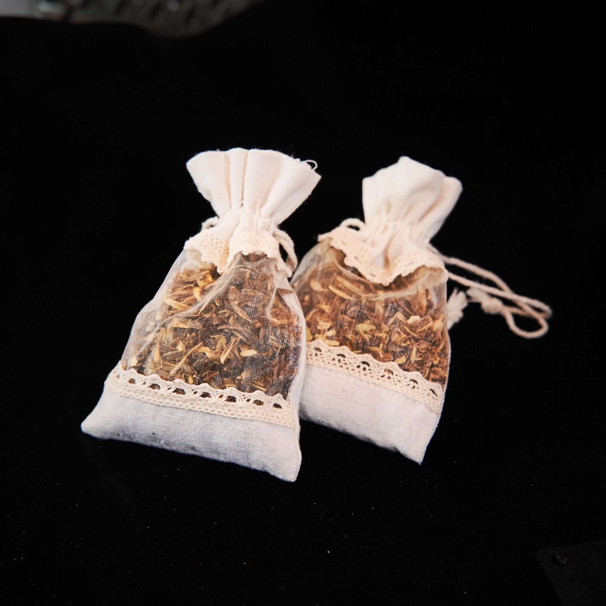 沉香精品香包20g+发一个