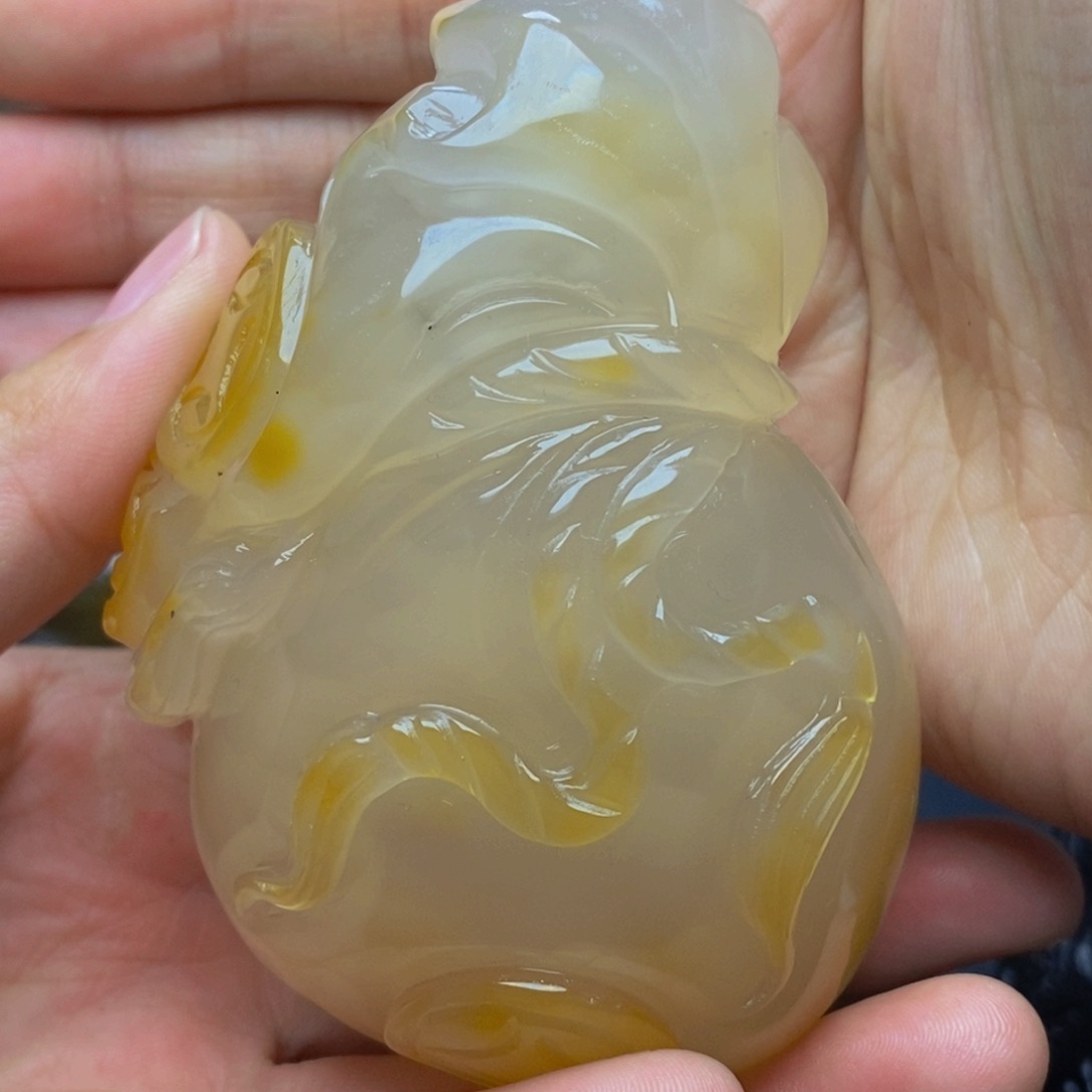 玛瑙/玉髓手把件未镶嵌哆**梦