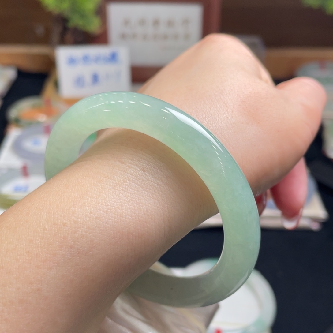 翡翠手镯未镶嵌54圆
