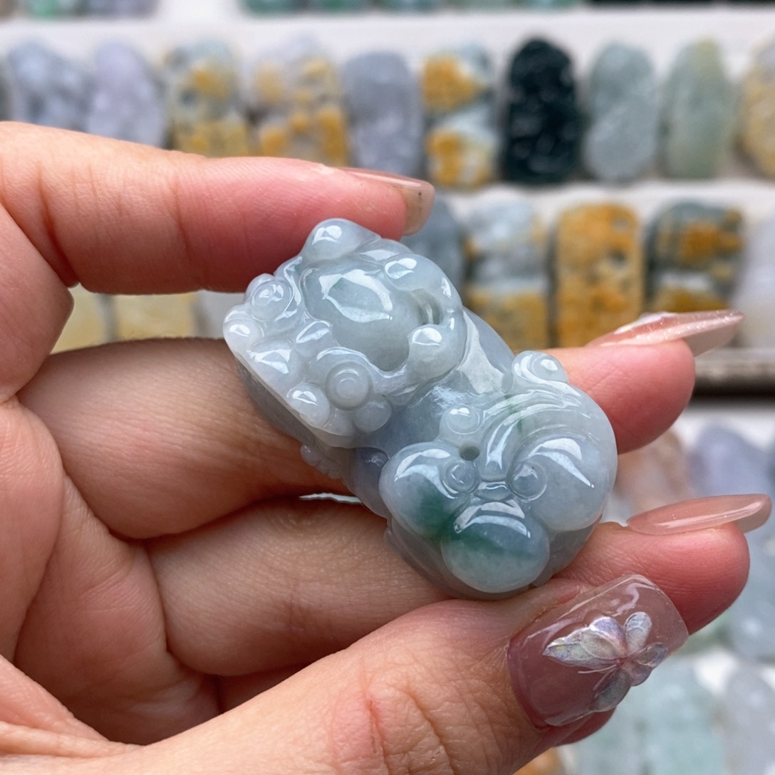 翡翠吊坠(赠链)未镶嵌