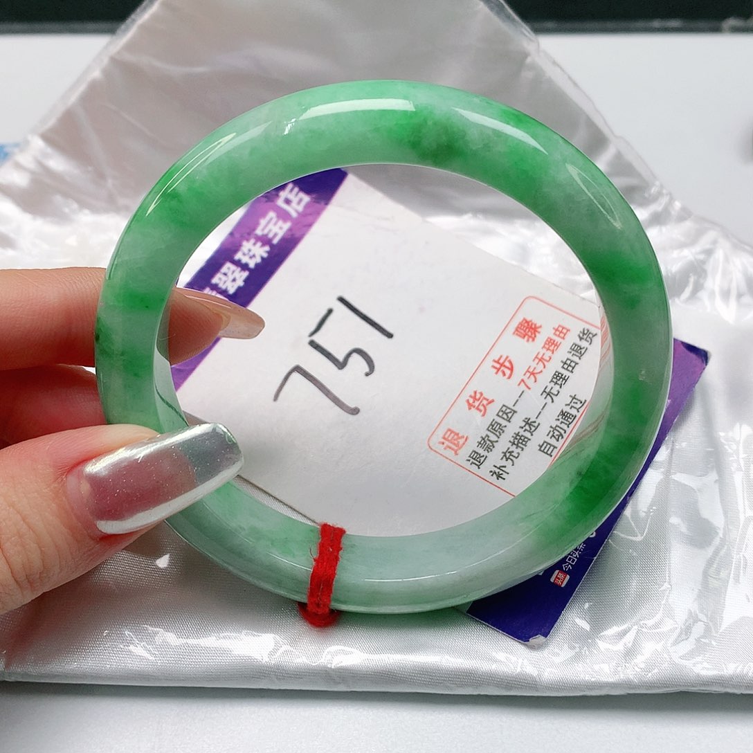 翡翠手镯未镶嵌翡翠手镯