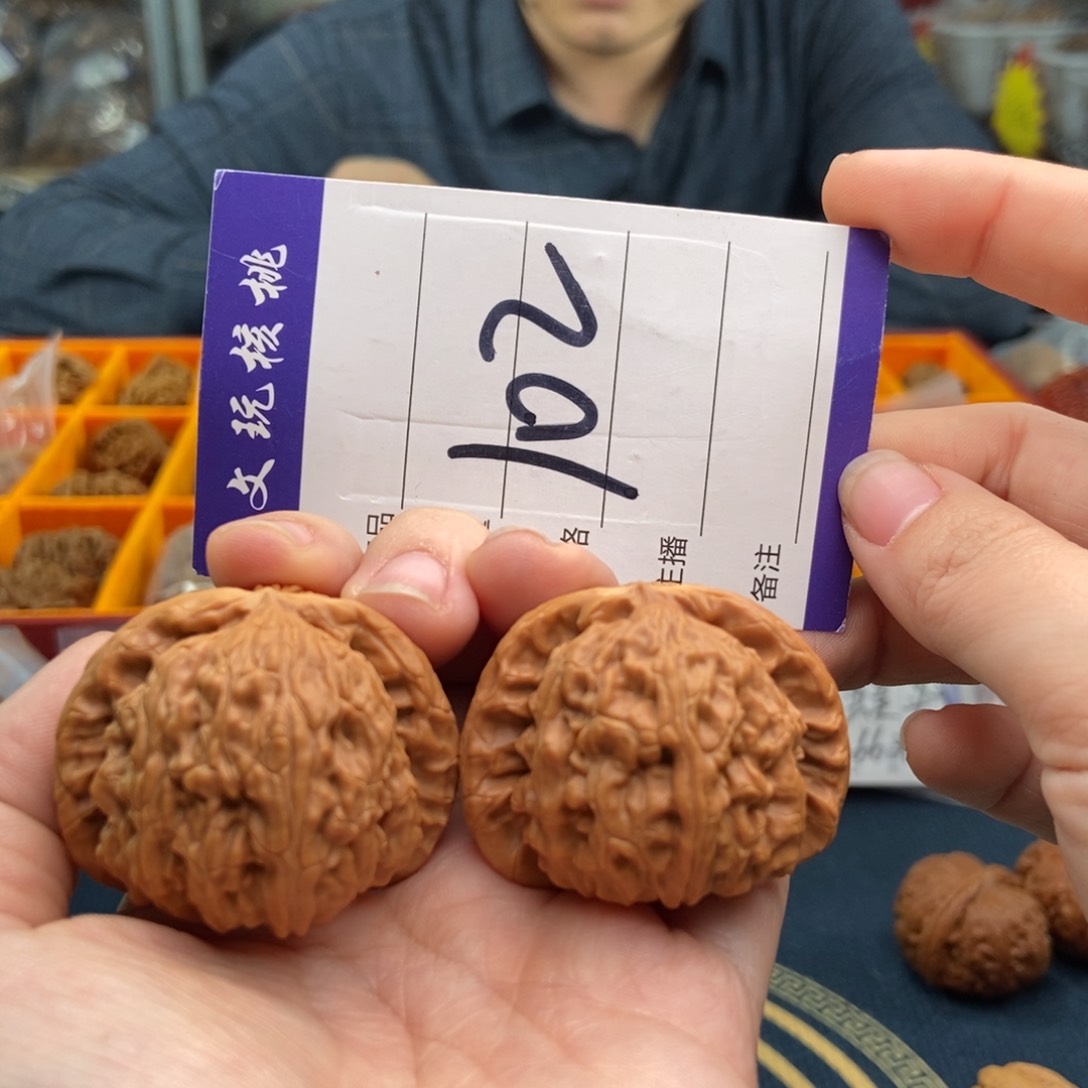 文玩核桃吊坠41白狮子