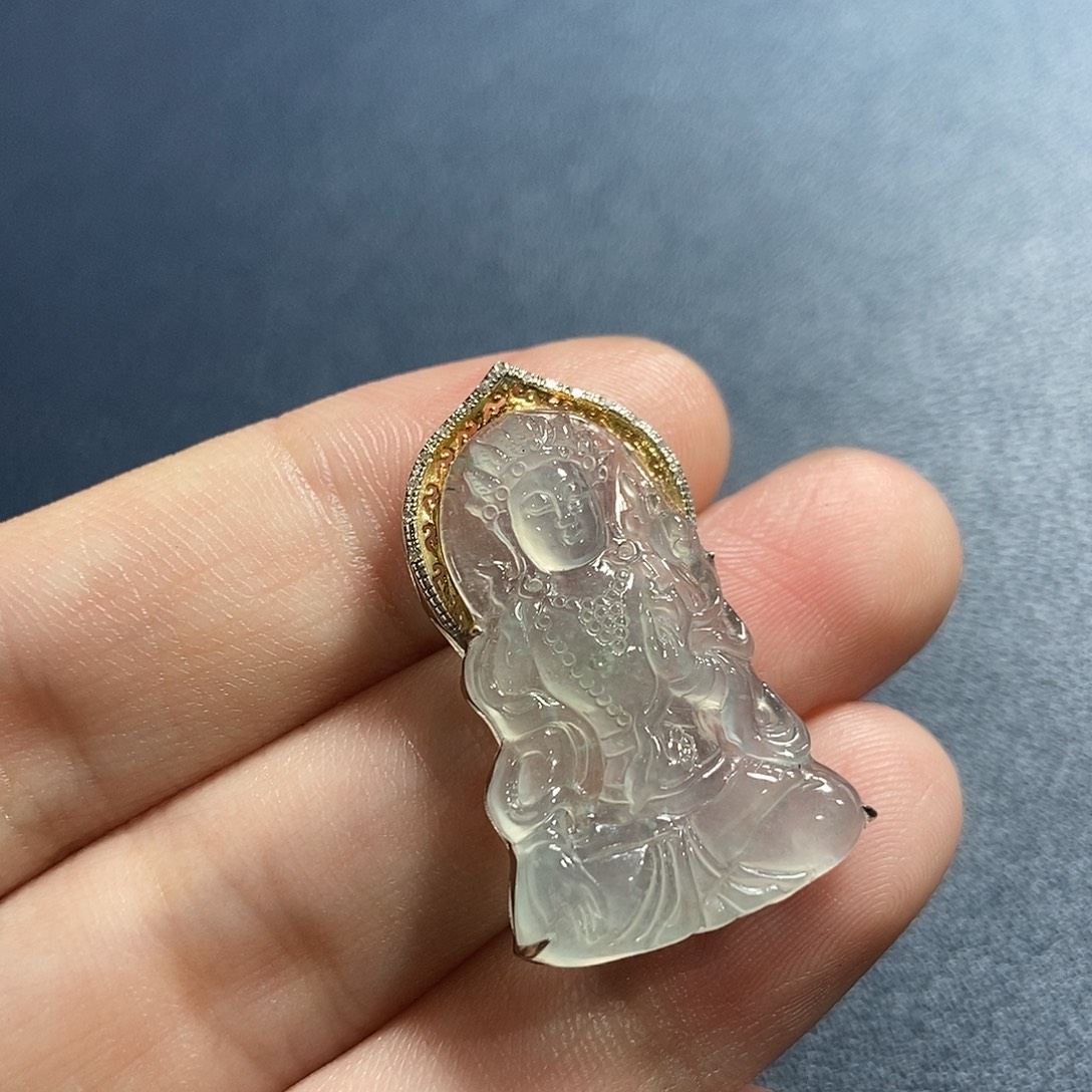 颈饰18K金镶嵌翡翠渡母