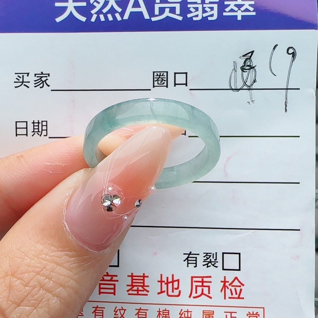 翡翠戒指未镶嵌往**风戒指