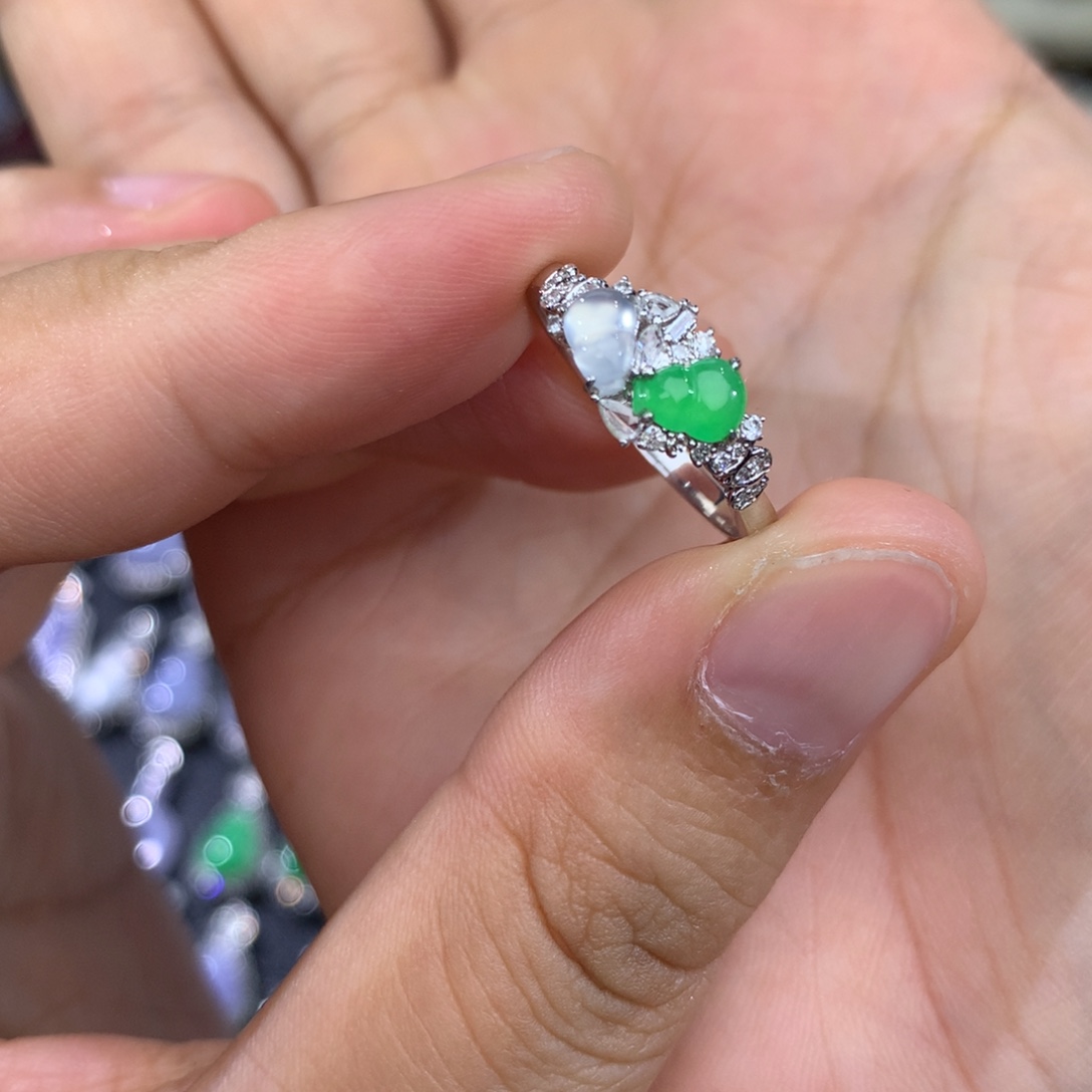 翡翠18K金镶嵌戒指签收后48小时鉴赏期