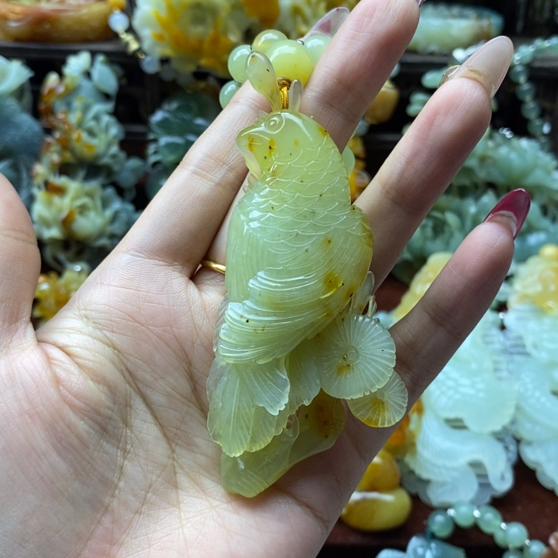 蛇纹石玉颈饰未镶嵌