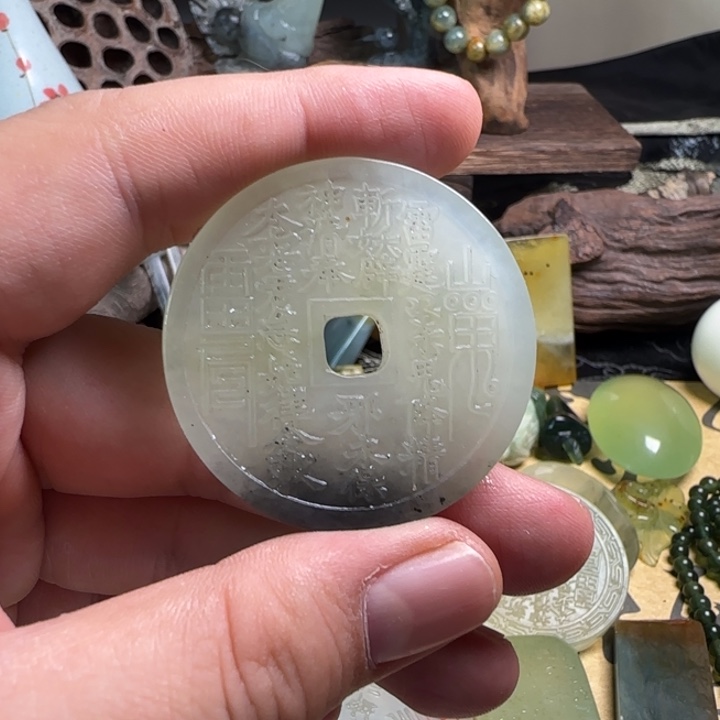 蛇纹石玉颈饰未镶嵌