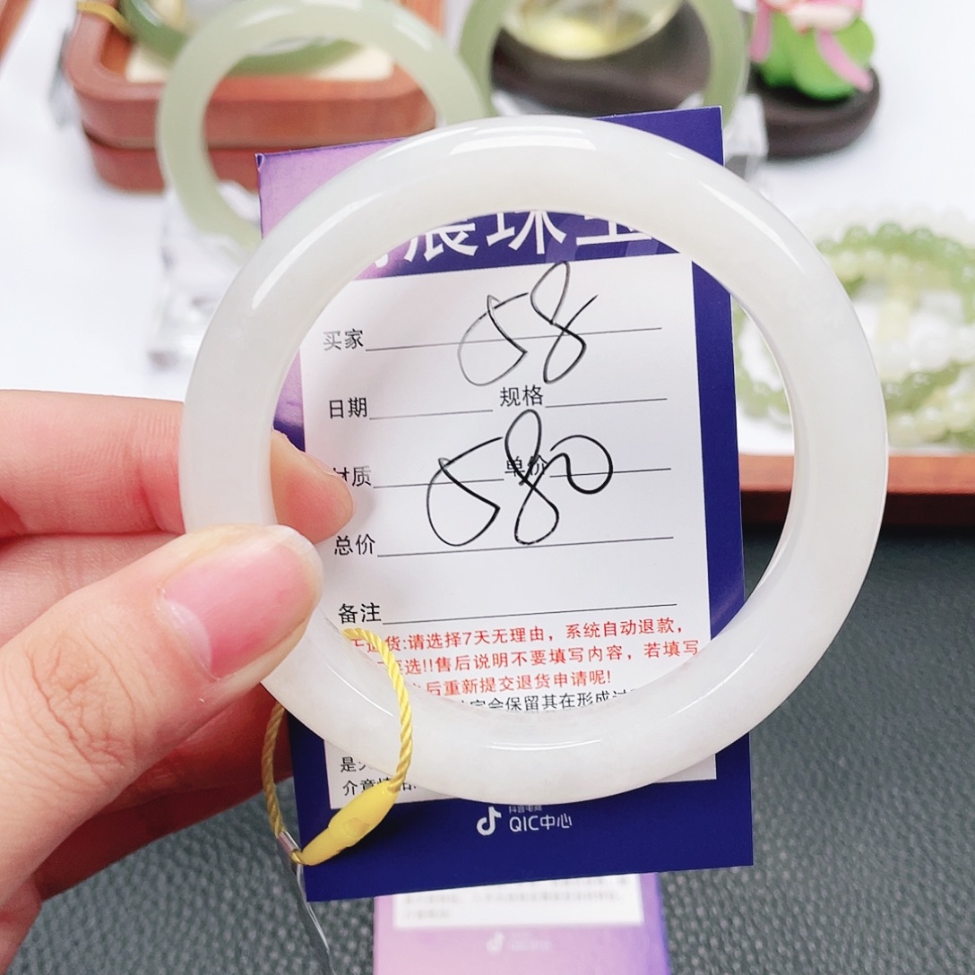 和田玉未镶嵌手镯