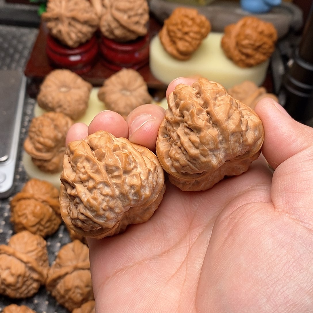 文玩核桃把件擒****.蛤蟆头