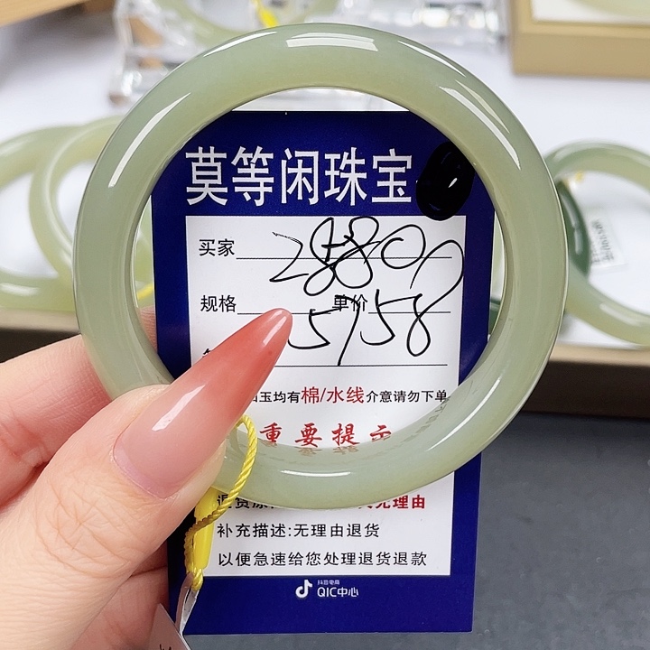 和田玉手镯未镶嵌