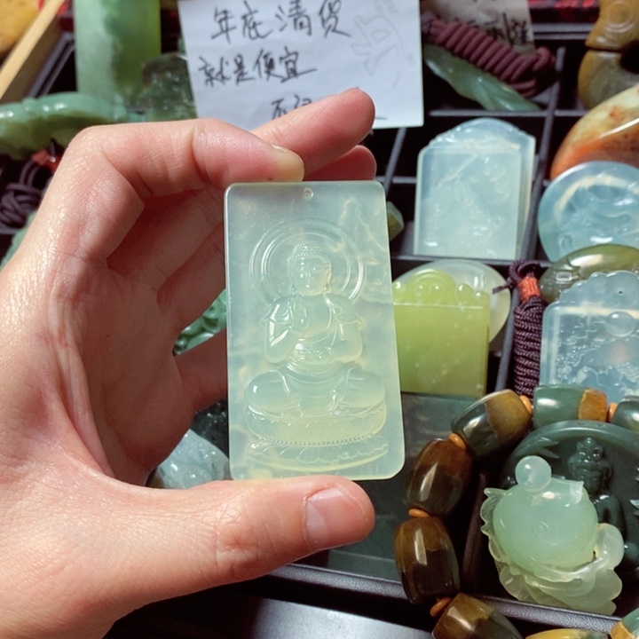 蛇纹石玉颈饰未镶嵌