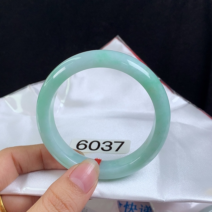 翡翠未镶嵌手镯55圈 满圈晴绿