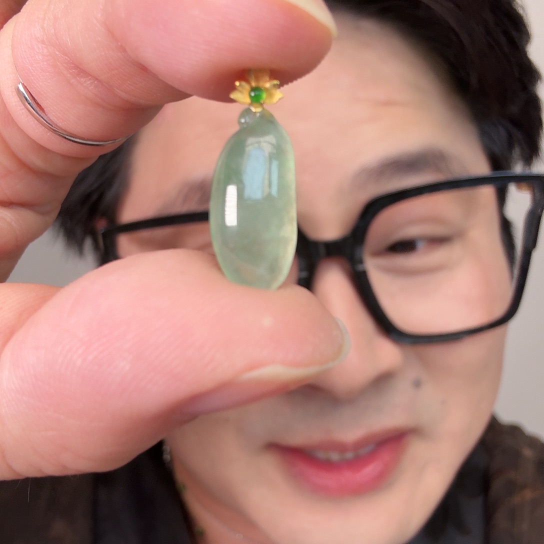 翡翠18K金镶嵌颈饰一件