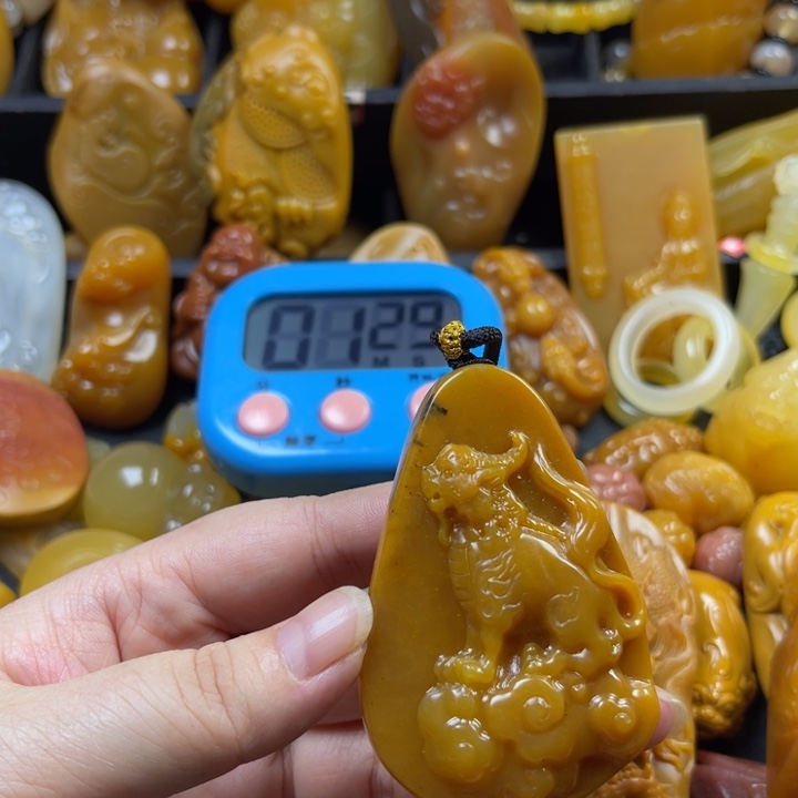 周***桃未镶嵌手链石英质玉