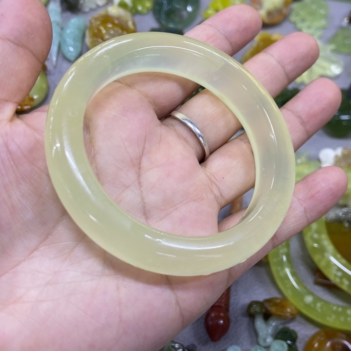 未镶嵌蛇纹石玉手镯