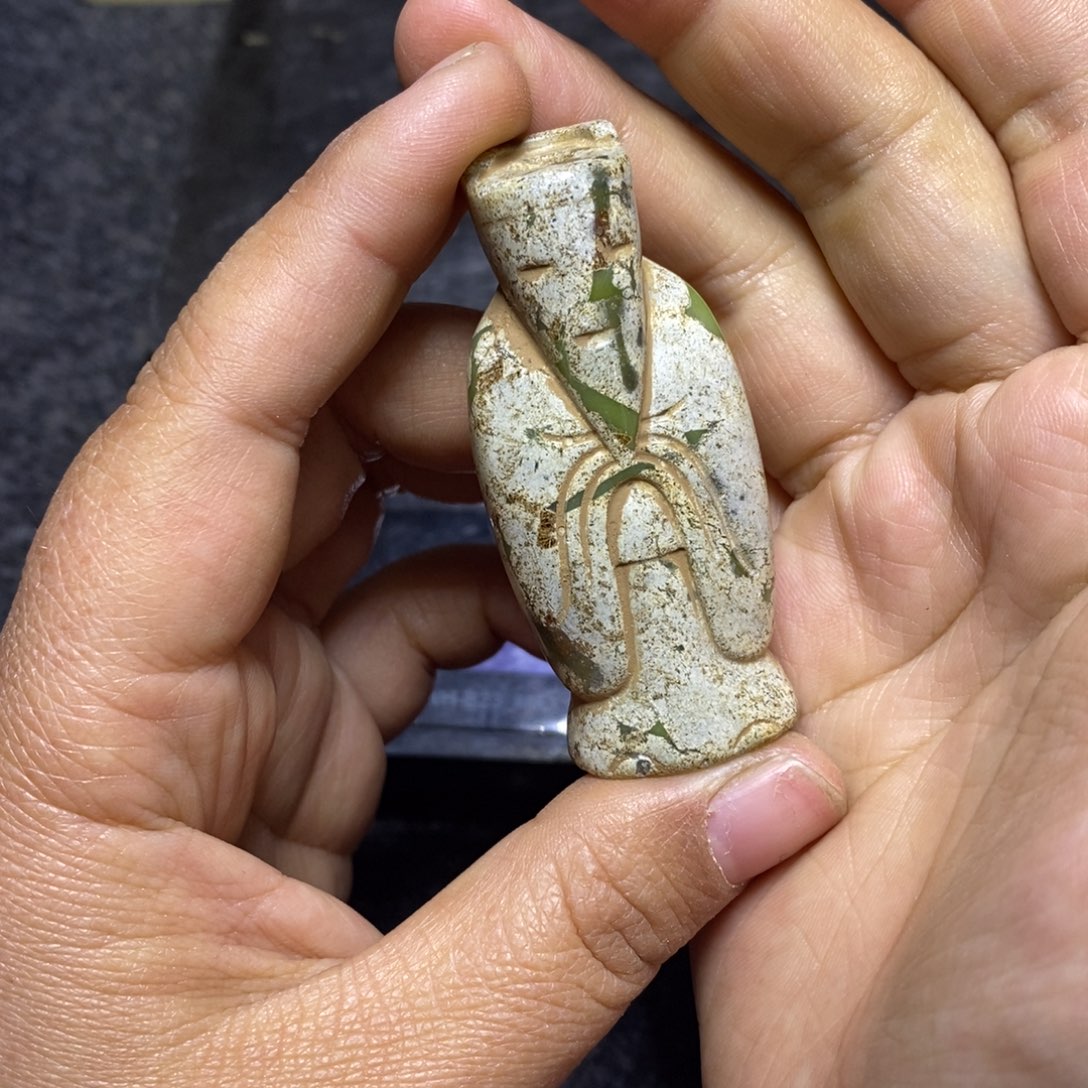 和田玉未镶嵌把件