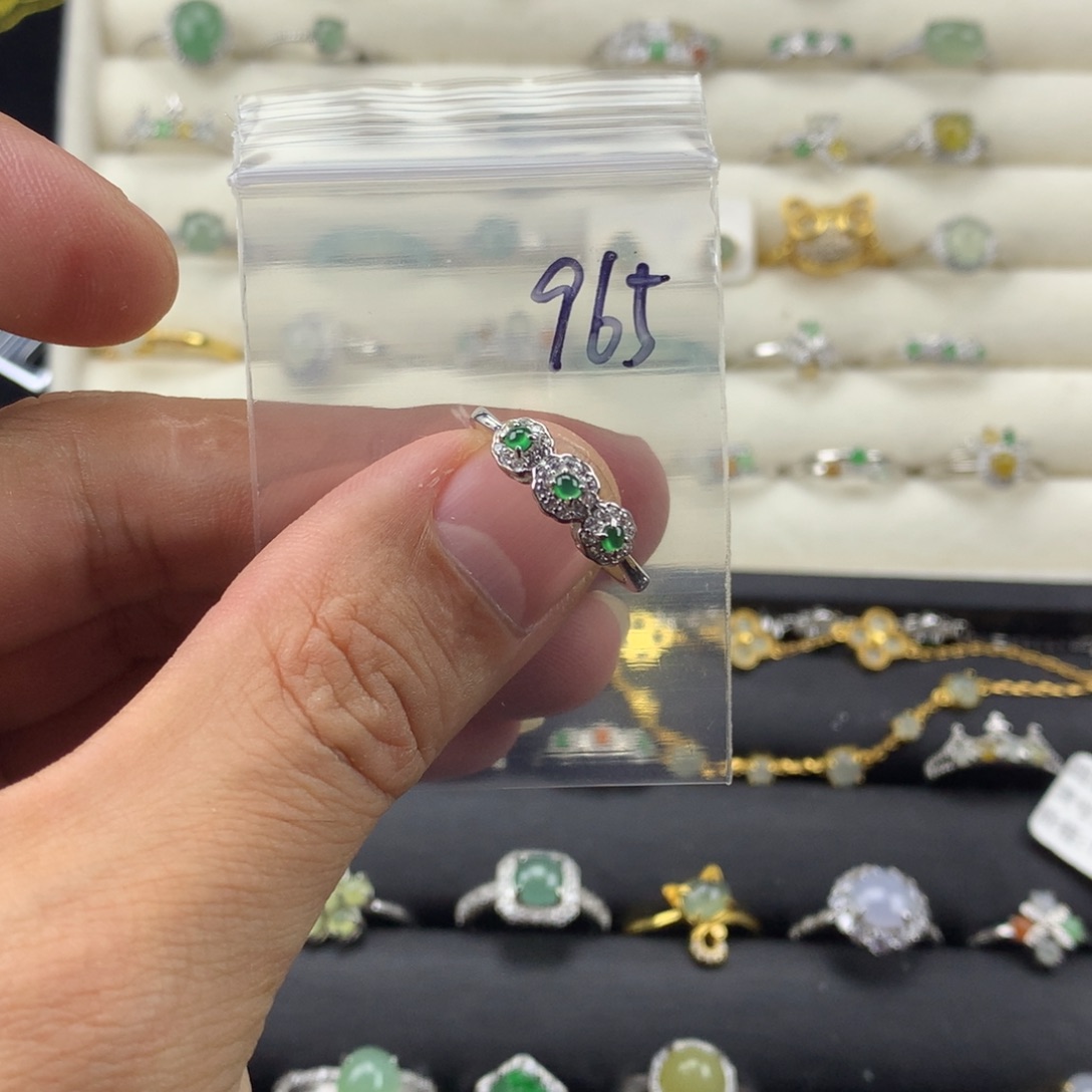 毒****翡翠银S925镶嵌戒指965