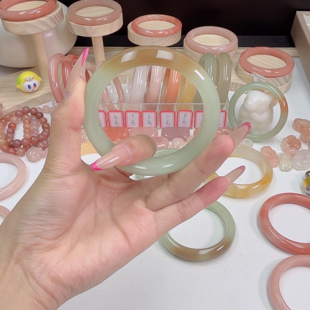 未镶嵌手镯石英质玉