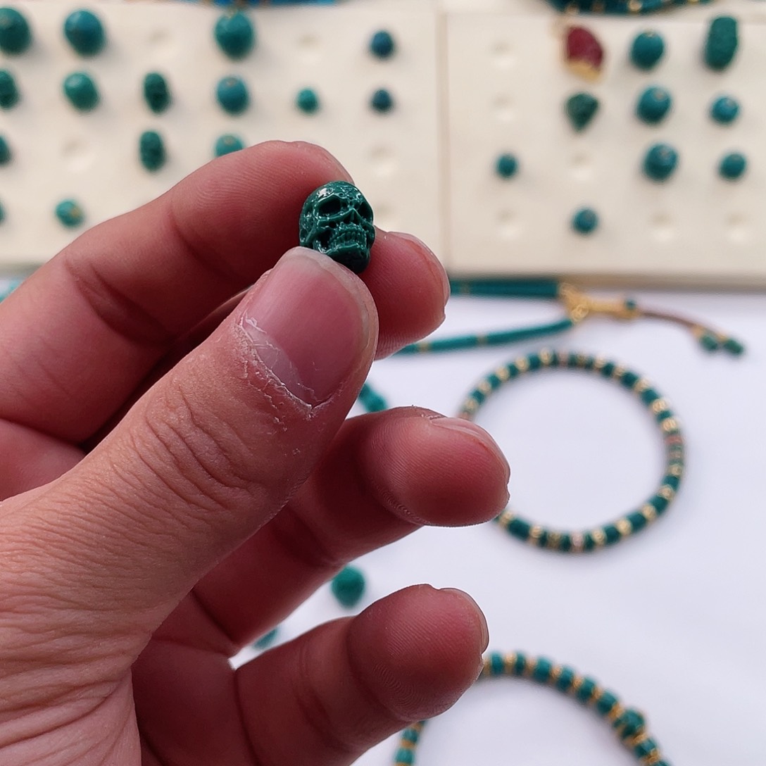绿松石颈饰未镶嵌多****）