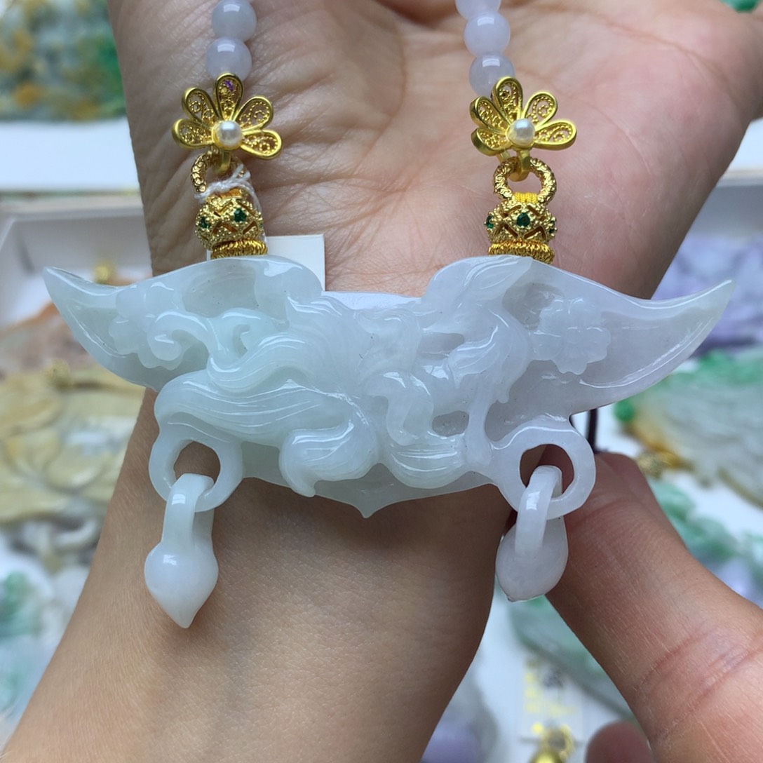翡翠颈饰未镶嵌翡翠
