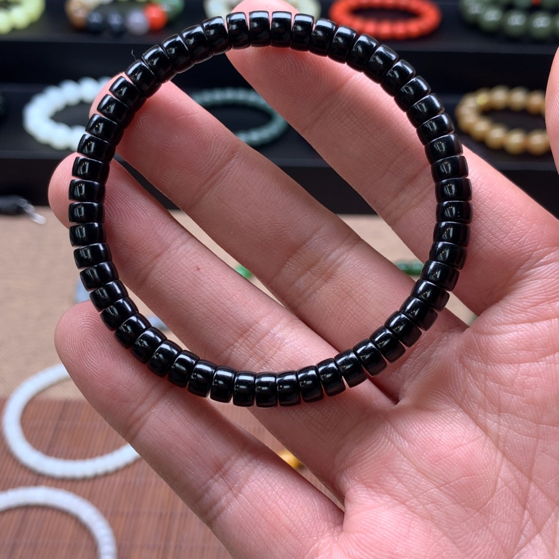 和田玉手链未镶嵌陈****?