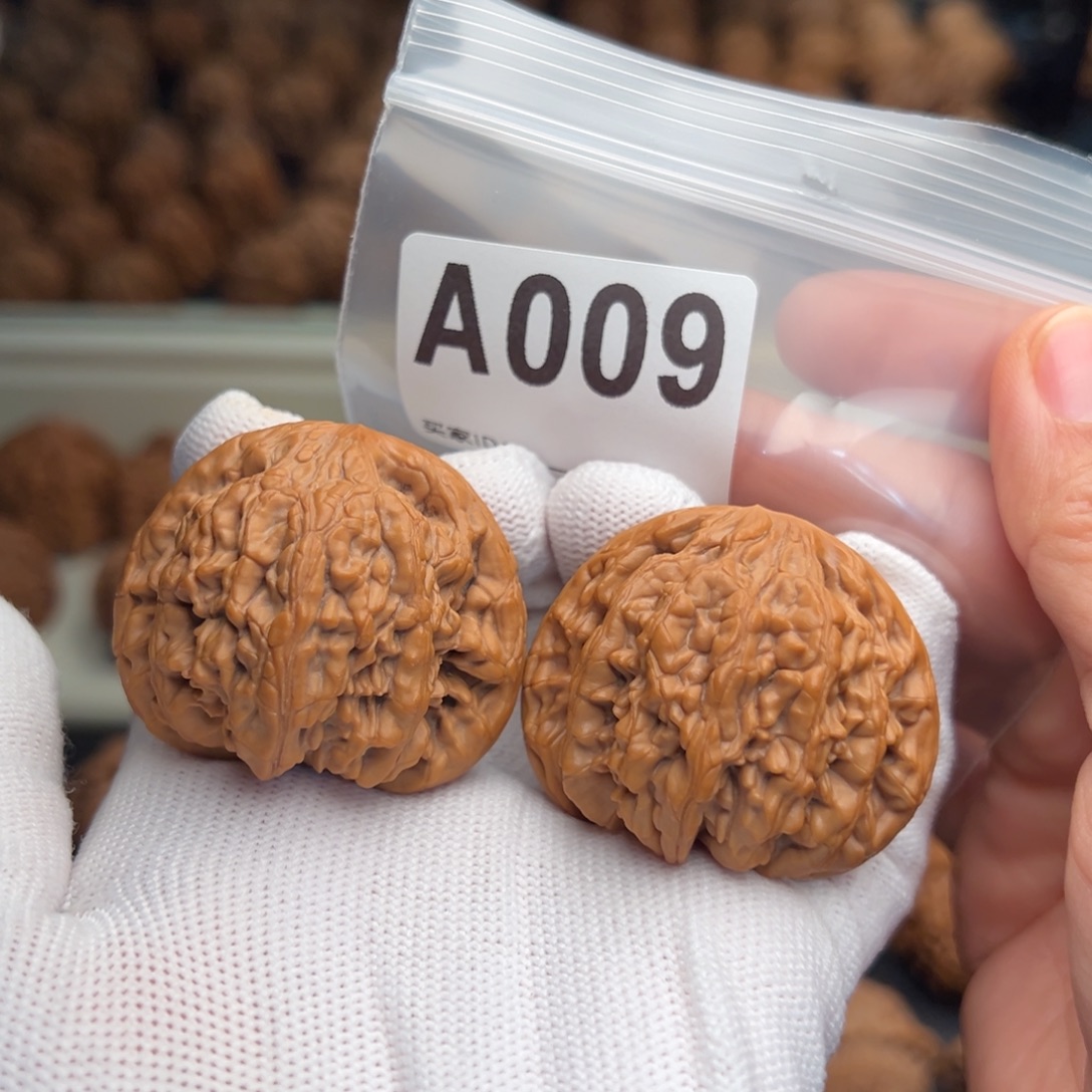 文玩核桃手串A009虎头王44