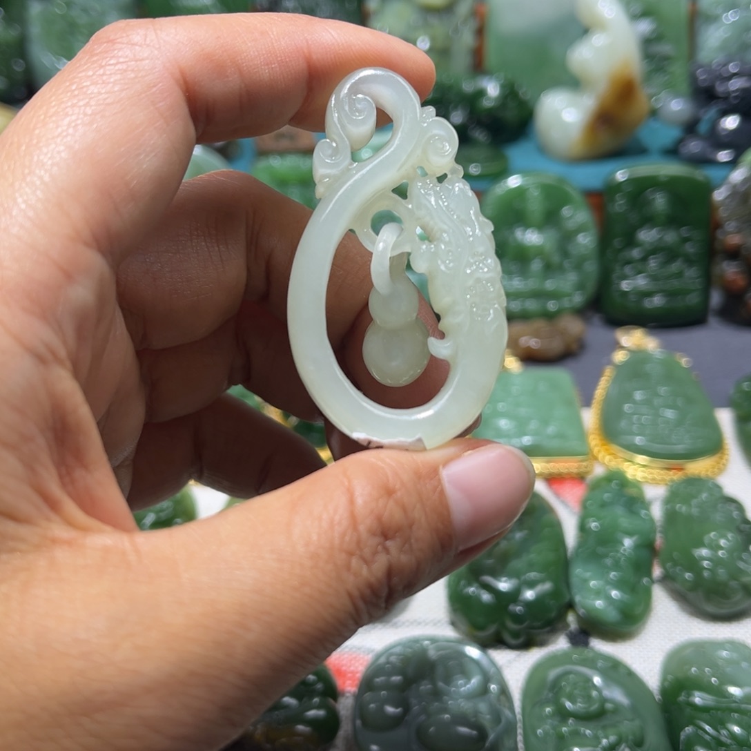 和田玉颈饰未镶嵌